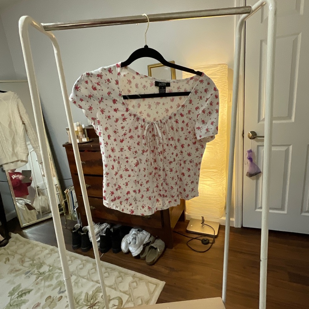 Cute White Flowery Top-XL